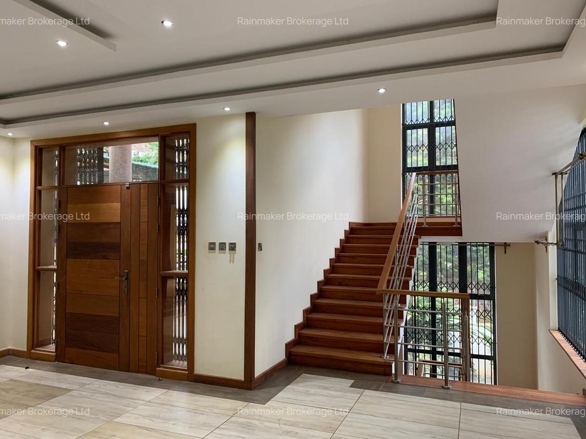 7 Bed House with En Suite in Nyari - 4