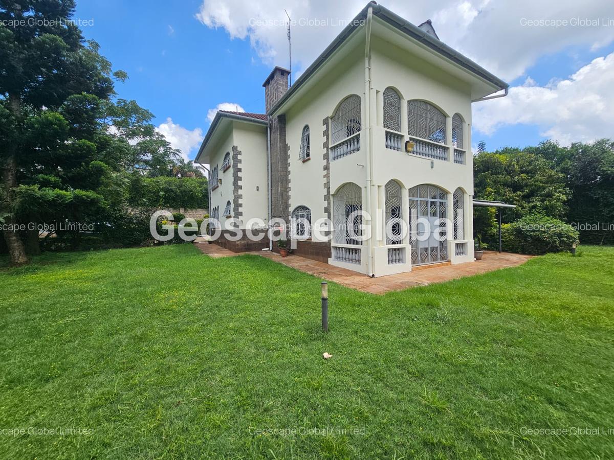 5 Bed House with En Suite in Runda - 1