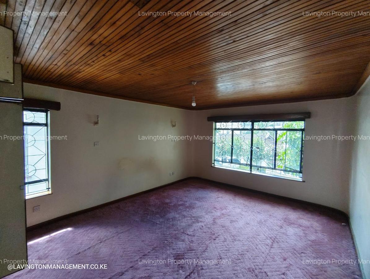 4 Bed Townhouse with En Suite at Valley Arcade - 10