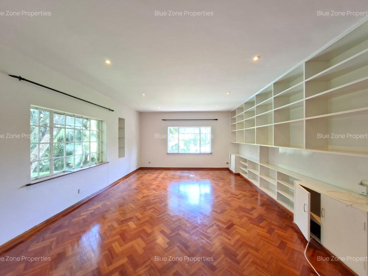 5 Bed House with En Suite at Off Ridgeways Rd - 12