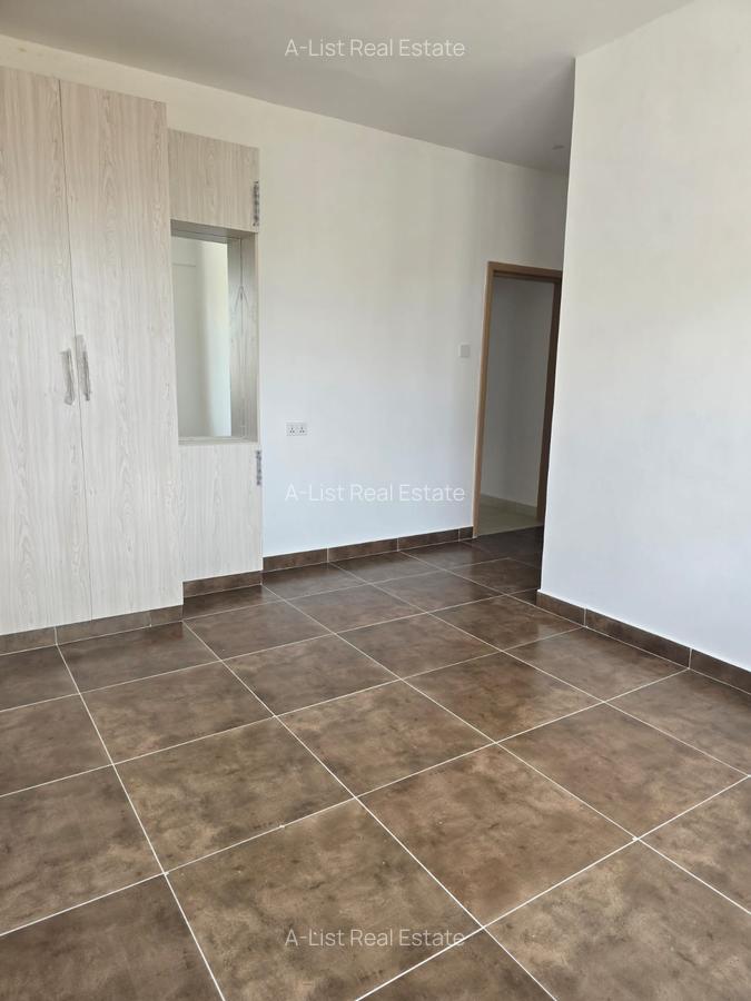 3 Bed Apartment with En Suite at 2Nd Avenue - 16