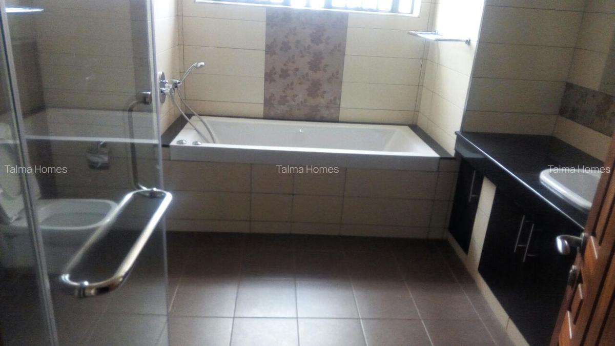 5 Bed Townhouse with En Suite at Off Convent Drive - 15