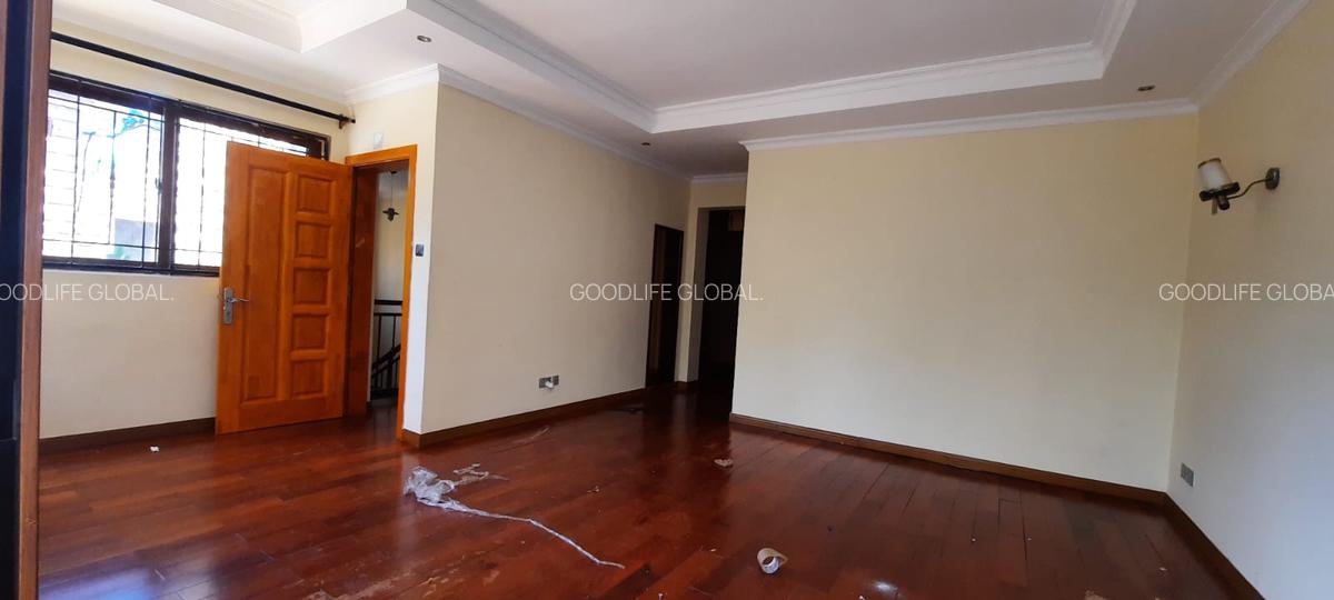 5 Bed Townhouse with En Suite at Lavington - 13