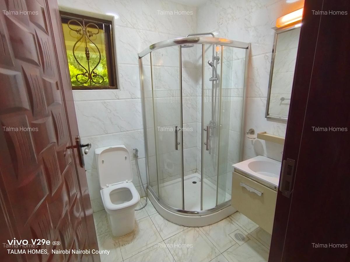 5 Bed Townhouse with En Suite at Valley Arcade - 9