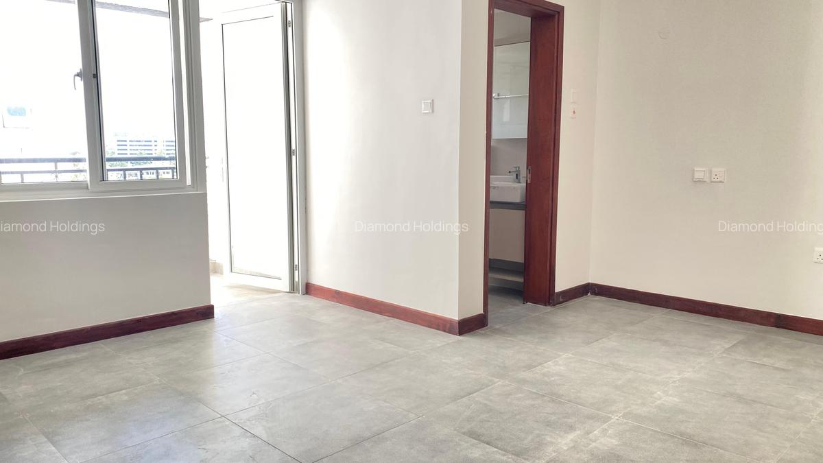 3 Bed Apartment with En Suite at Parklands - 5
