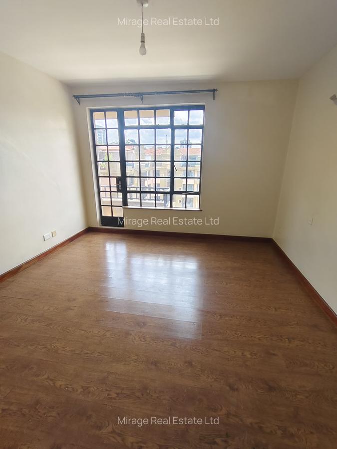 3 Bed Apartment with En Suite in Riverside - 16