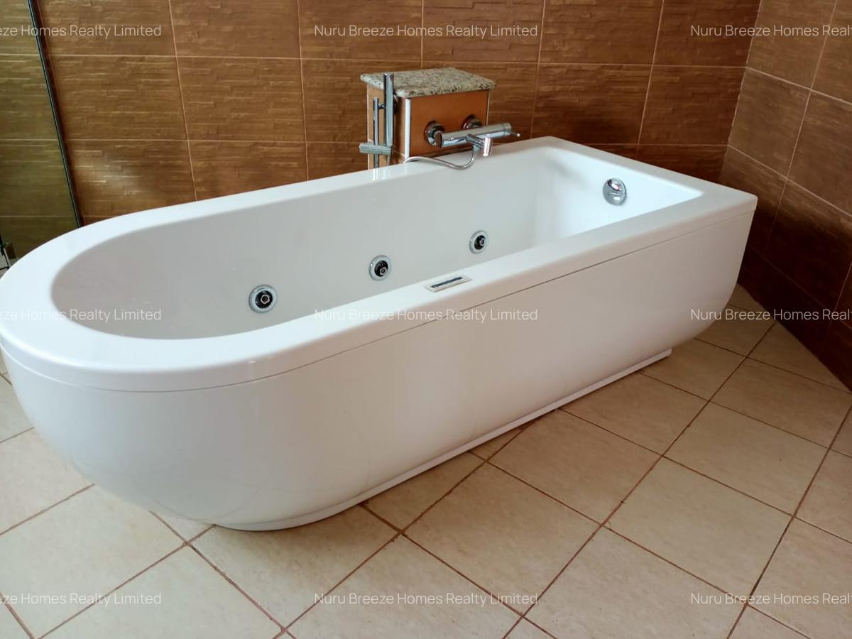 5 Bed Townhouse with En Suite in Brookside - 4