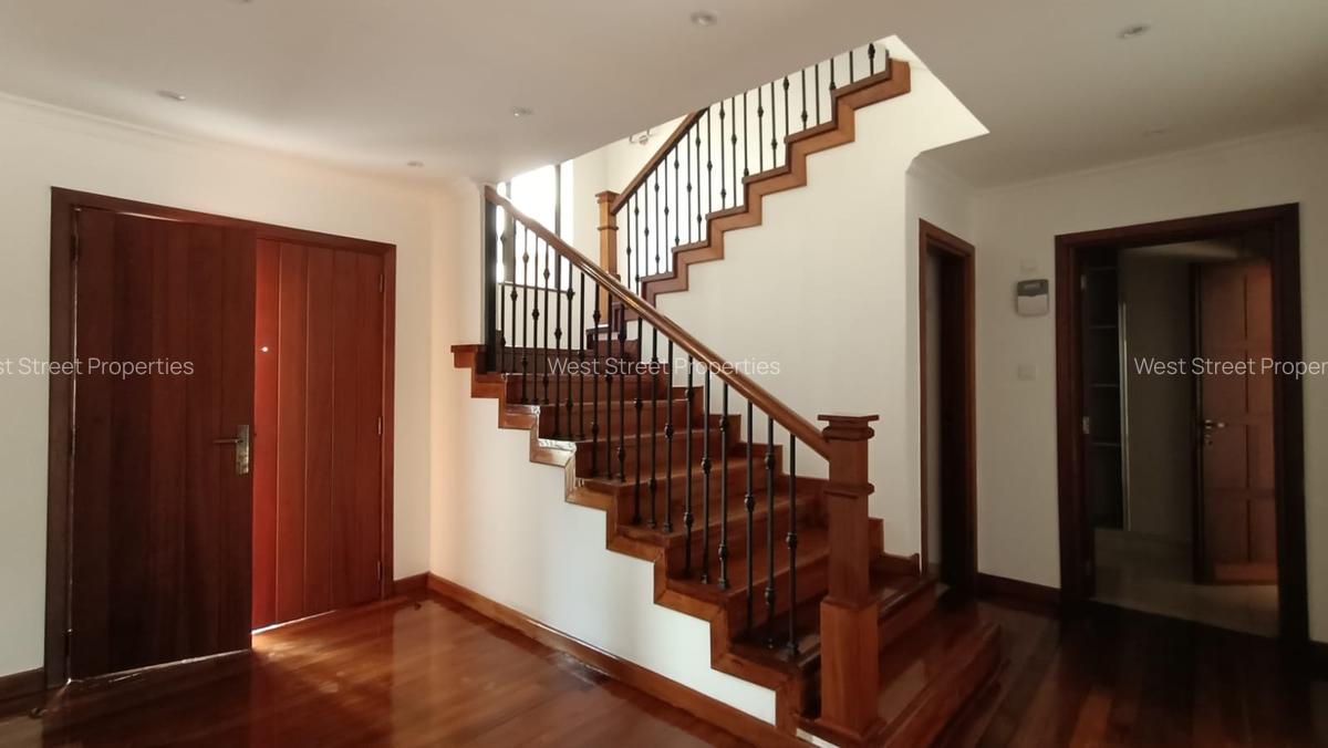 4 Bed Villa with En Suite at Lavington - 9