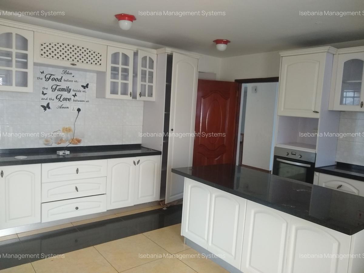 5 Bed House with En Suite at - 4