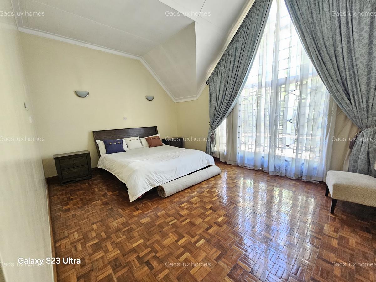 5 Bed Townhouse with En Suite at Lavington - 13