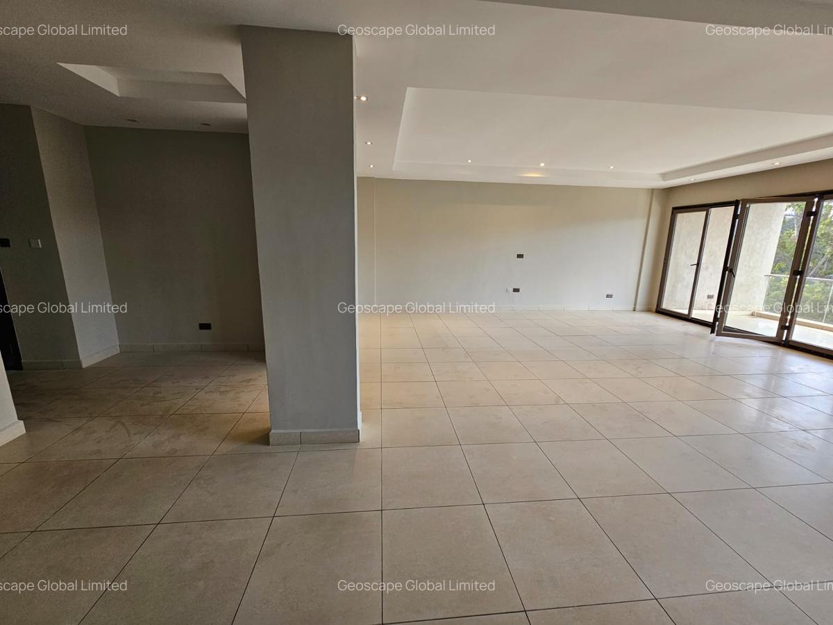 3 Bed Apartment with En Suite in Riverside - 5