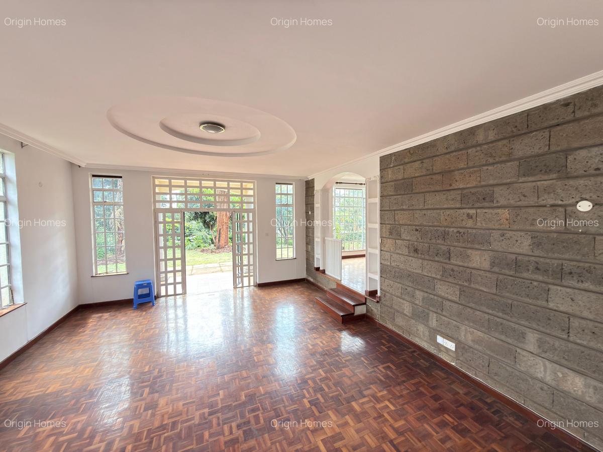 4 Bed House with En Suite at Rosslyn - 7