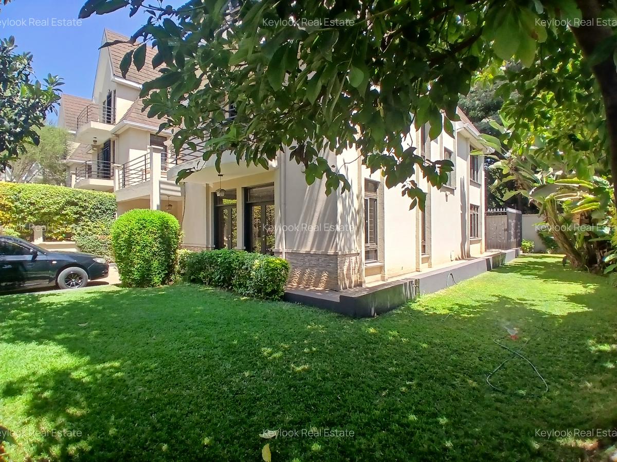 5 Bed Townhouse with En Suite at Lavington Green - 1