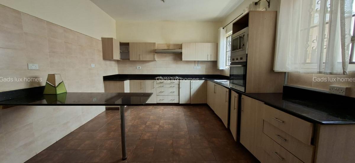 5 Bed Townhouse with En Suite at Spring Valley - 5