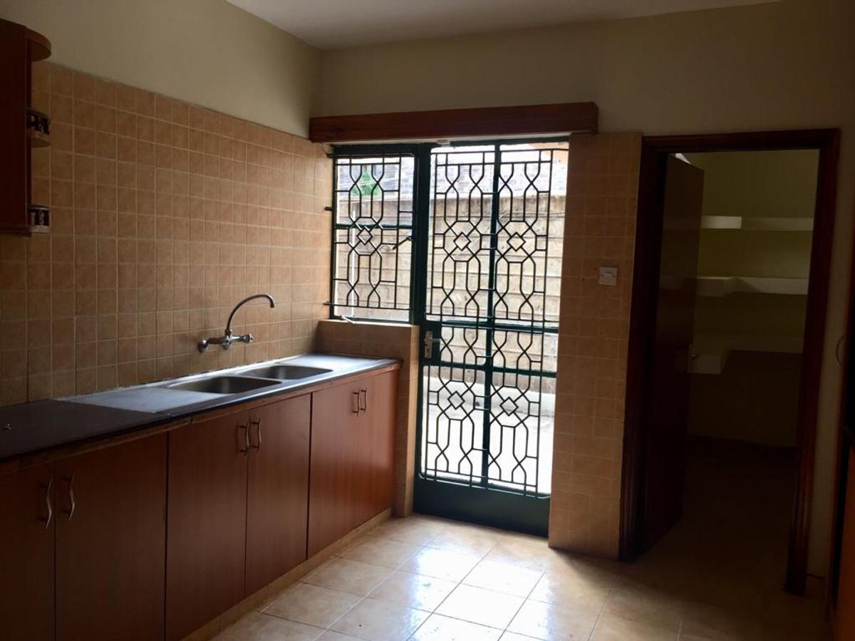 5 Bed House with En Suite in Lavington - 6