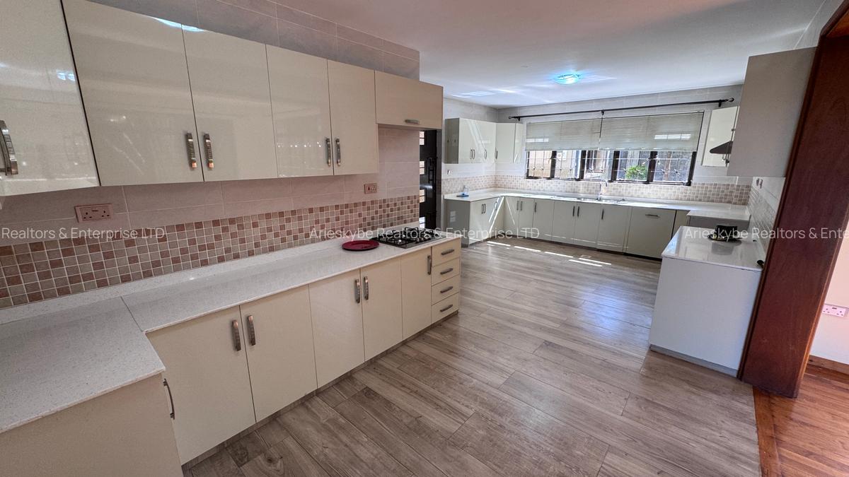 5 Bed Villa with En Suite in Runda - 7