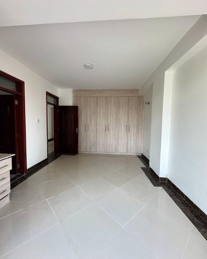 3 Bed Apartment with En Suite at Hatheru Road - 5