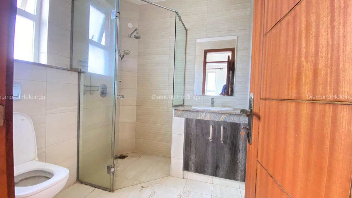 4 Bed Apartment with En Suite at Parklands - 2
