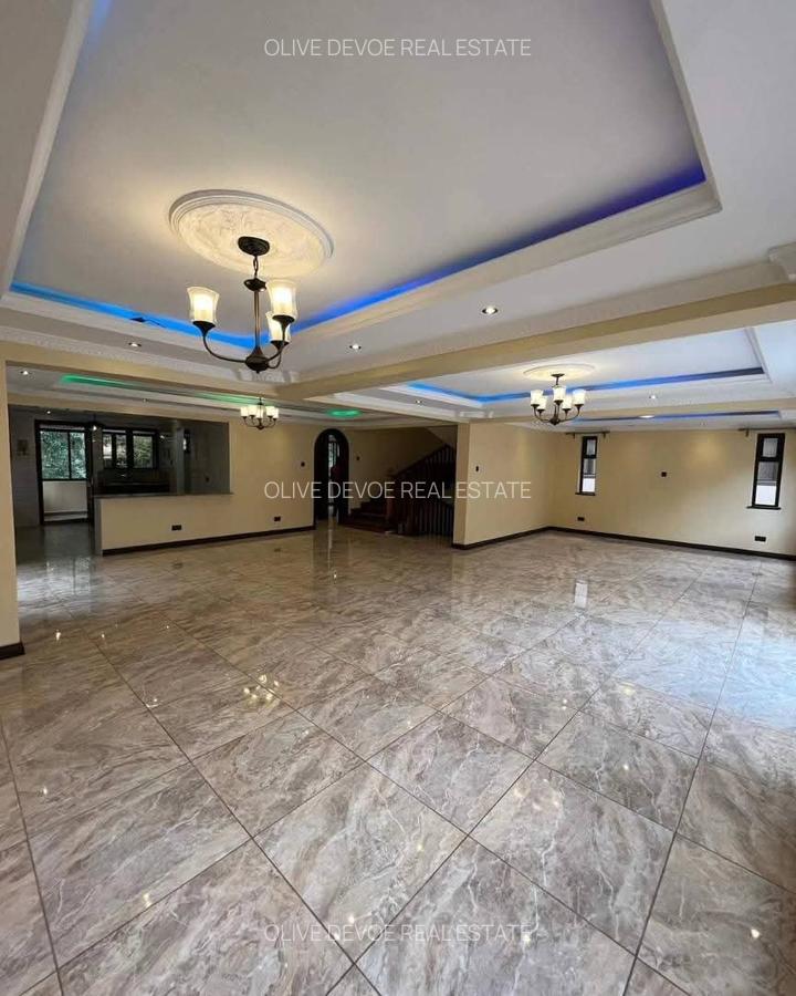 5 Bed Townhouse with En Suite in Lavington - 3