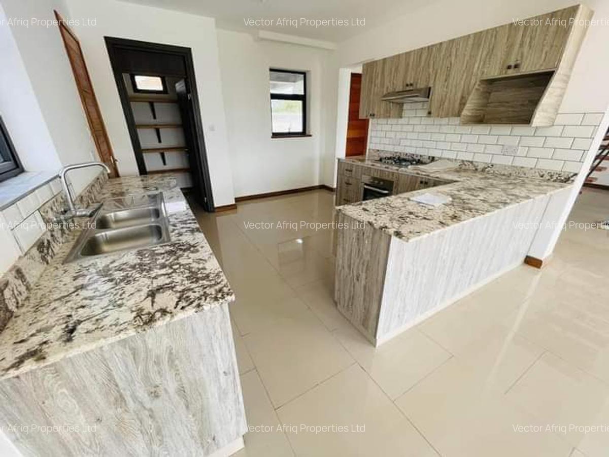 4 Bed Townhouse with En Suite at Chuna - 3