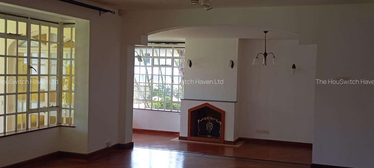 4 Bed Villa with En Suite at Off Un Avenue - 5