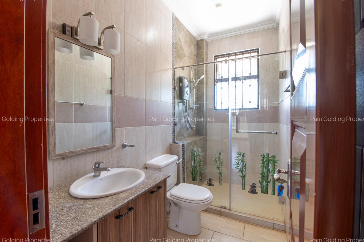 4 Bed House at Ridgeways Lane - 10