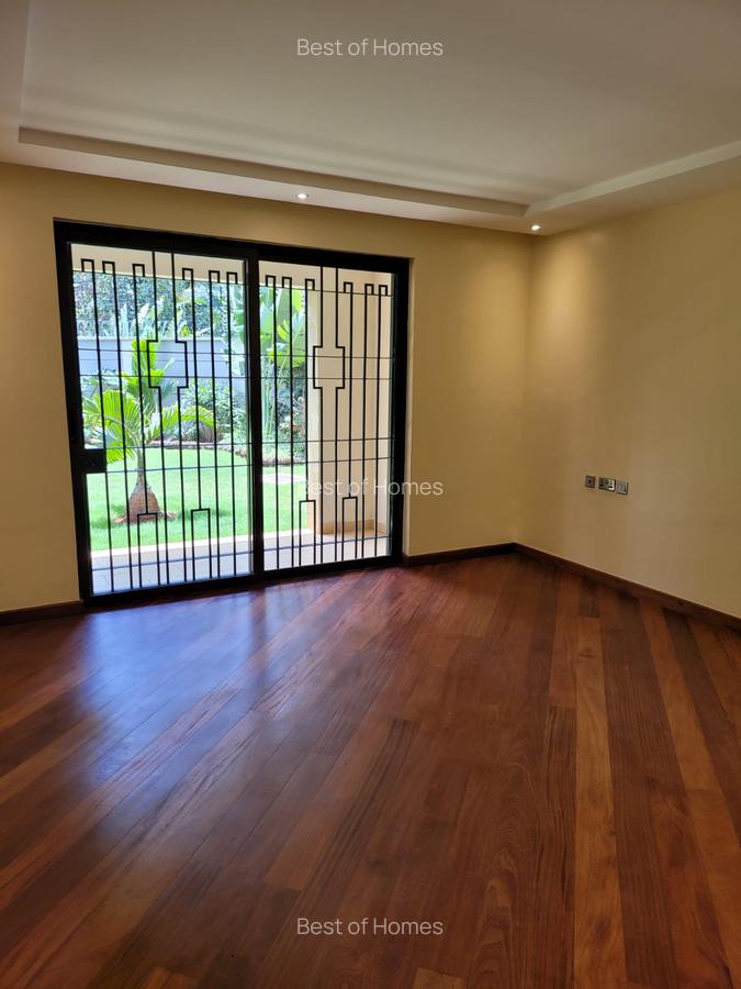 5 Bed Townhouse with En Suite in Lavington - 7