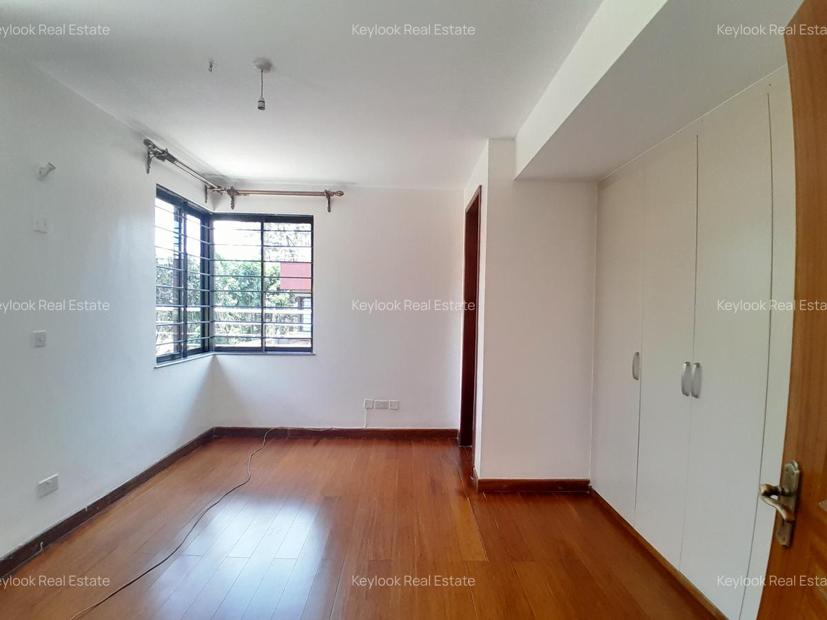 5 Bed Townhouse with En Suite at Lavington - 10