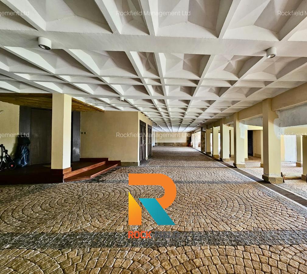 5 Bed House with En Suite in Lavington - 14