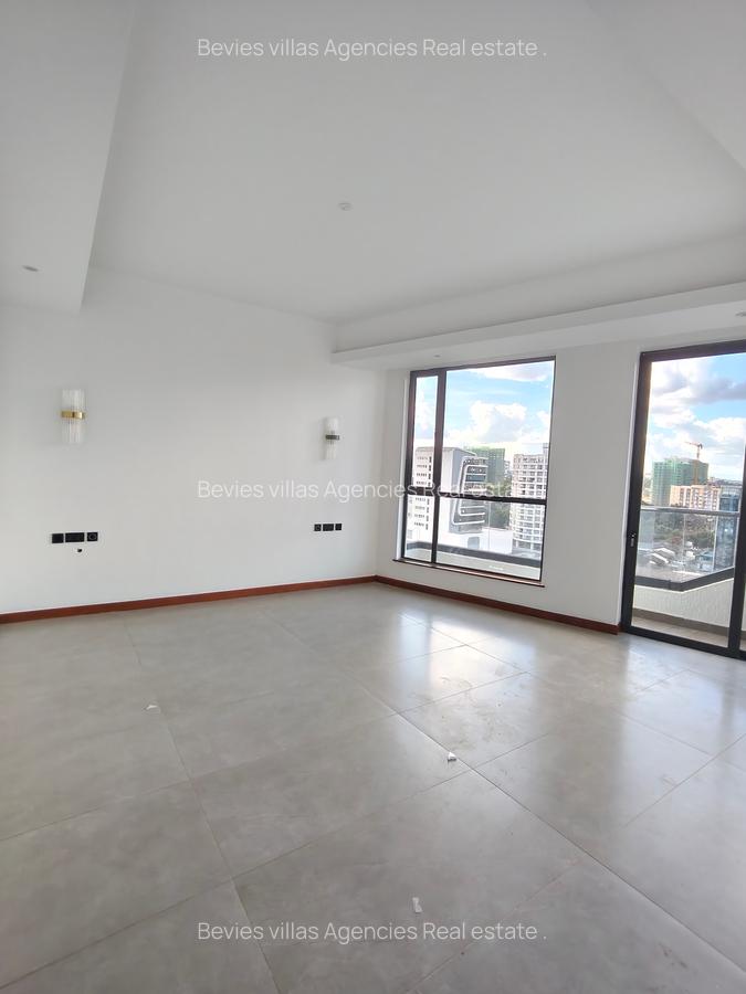 4 Bed Apartment with En Suite at Riverside - 19