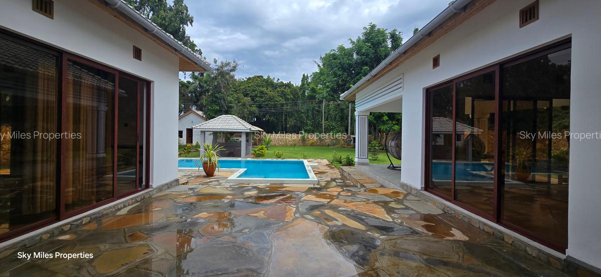 3 Bed Villa with En Suite at La-Marina - 9