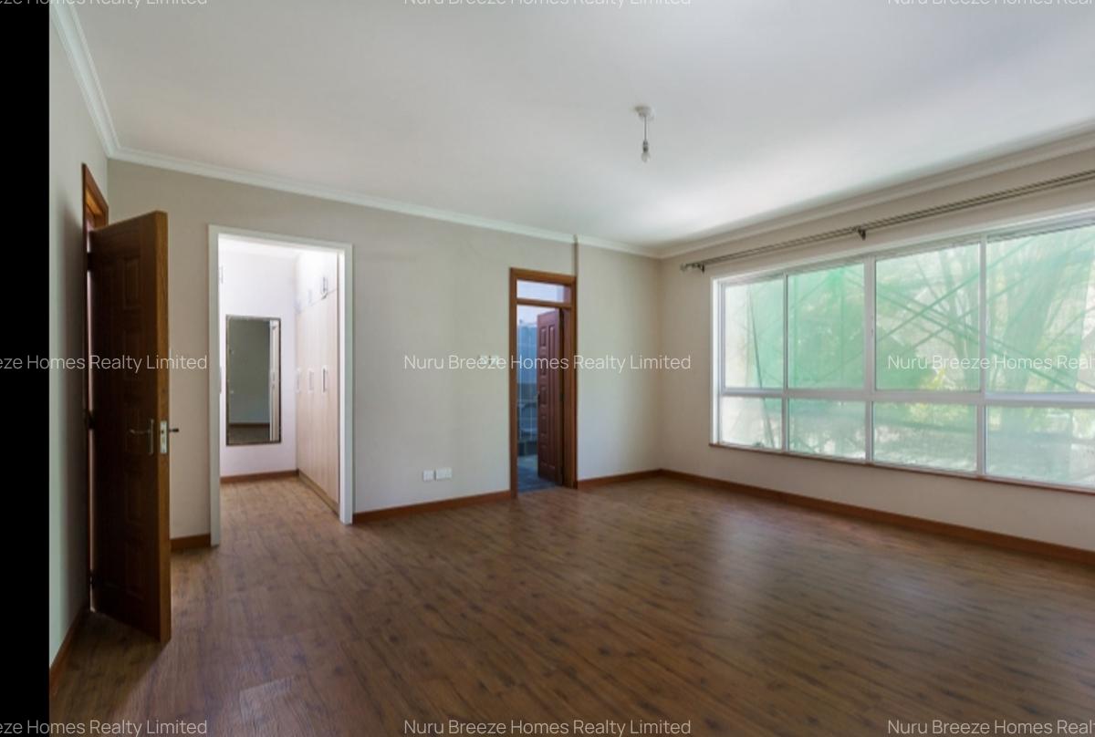 3 Bed Apartment with En Suite in Riverside - 3