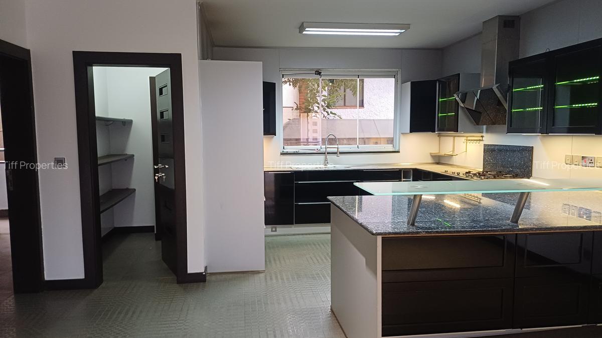 3 Bed Apartment in Riverside - 10