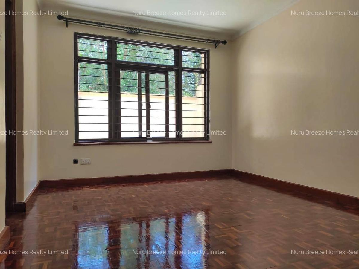 5 Bed Townhouse with En Suite in Lavington - 4
