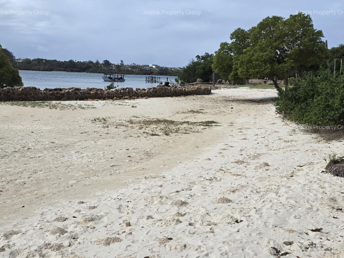 Commercial Land at Mt Kenya - 4