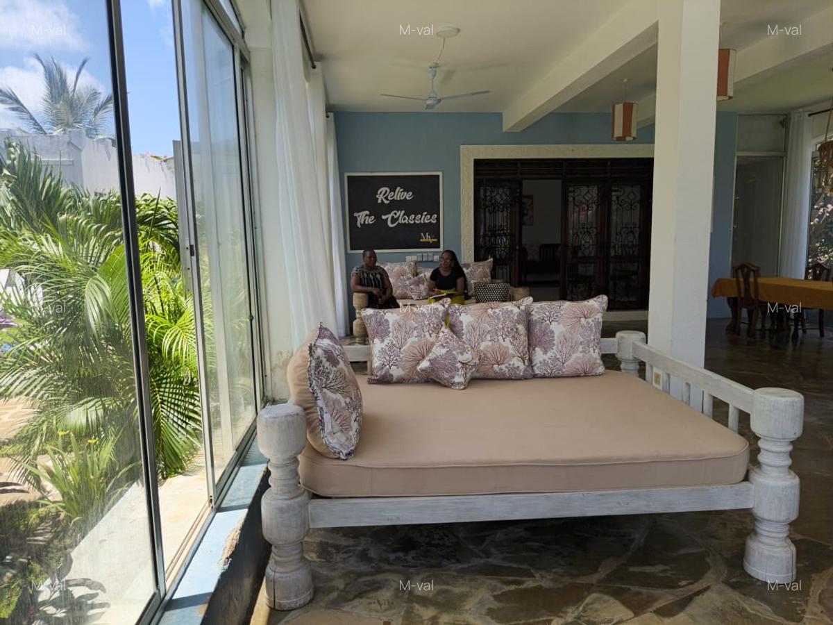 3 Bed Villa with En Suite at Casuarina - 9