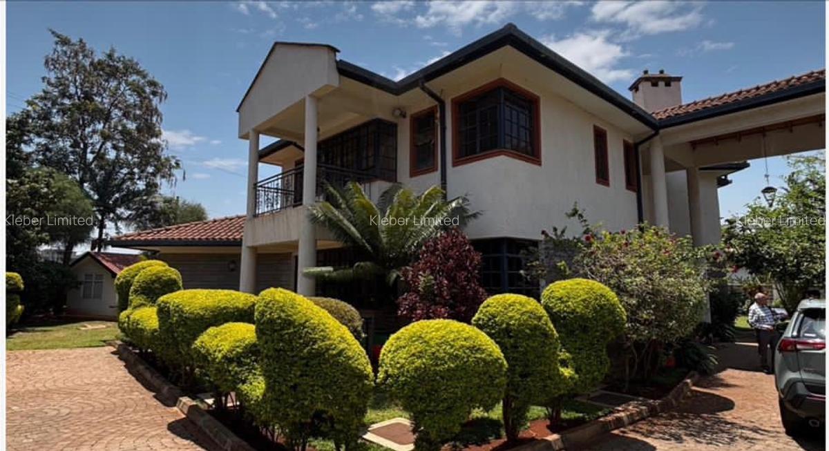 5 Bed House with En Suite in Runda - 1