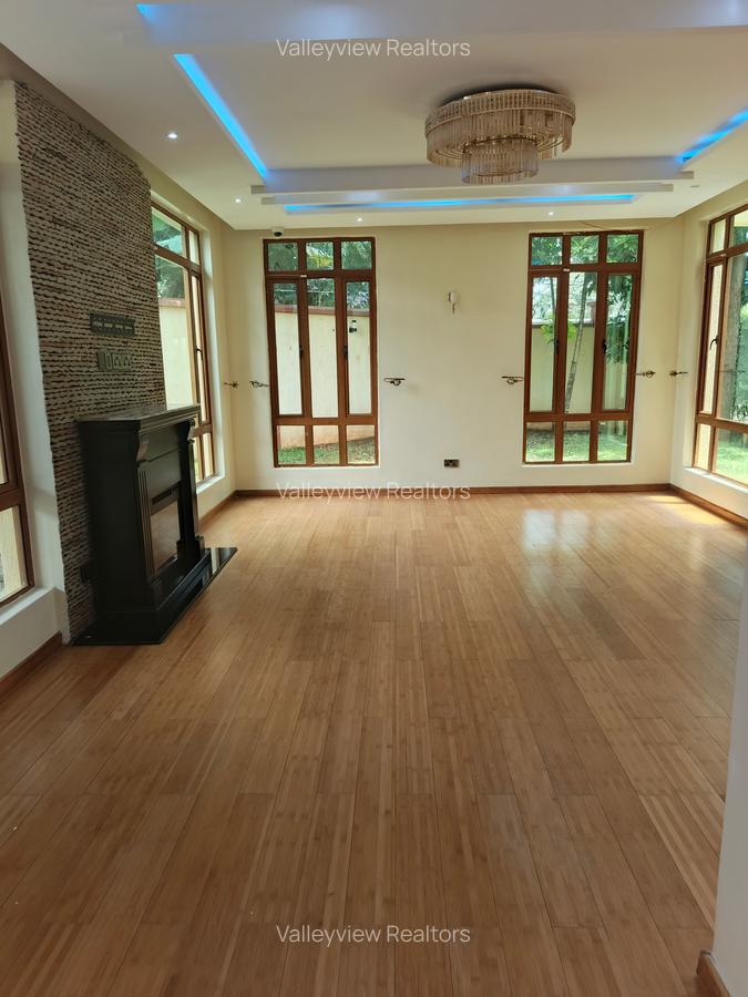 5 Bed Townhouse with En Suite at Lavington - 11