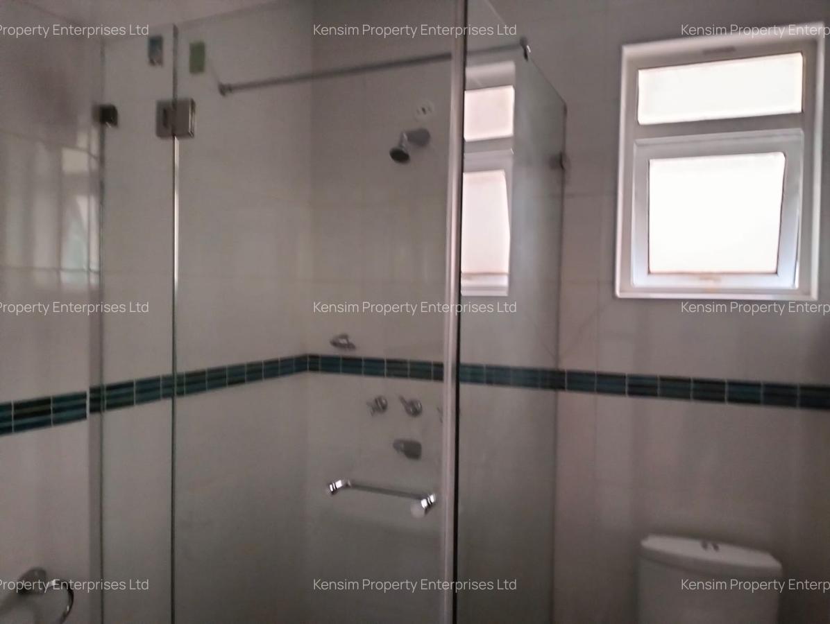 3 Bed Apartment with En Suite in Brookside - 16