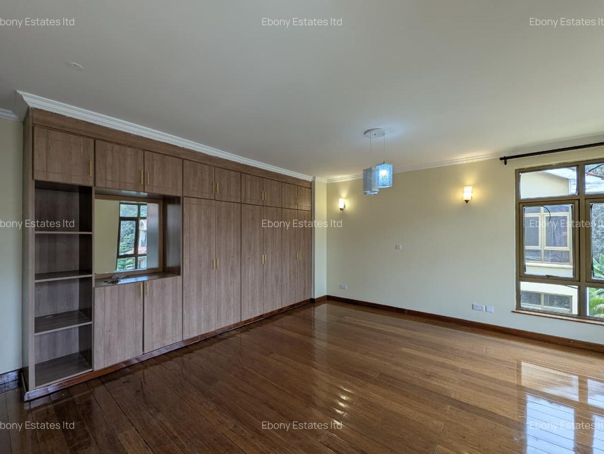 5 Bed Townhouse with En Suite in Lavington - 4