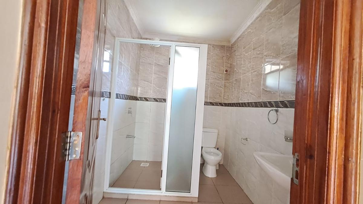 5 Bed Townhouse with En Suite in Kyuna - 8