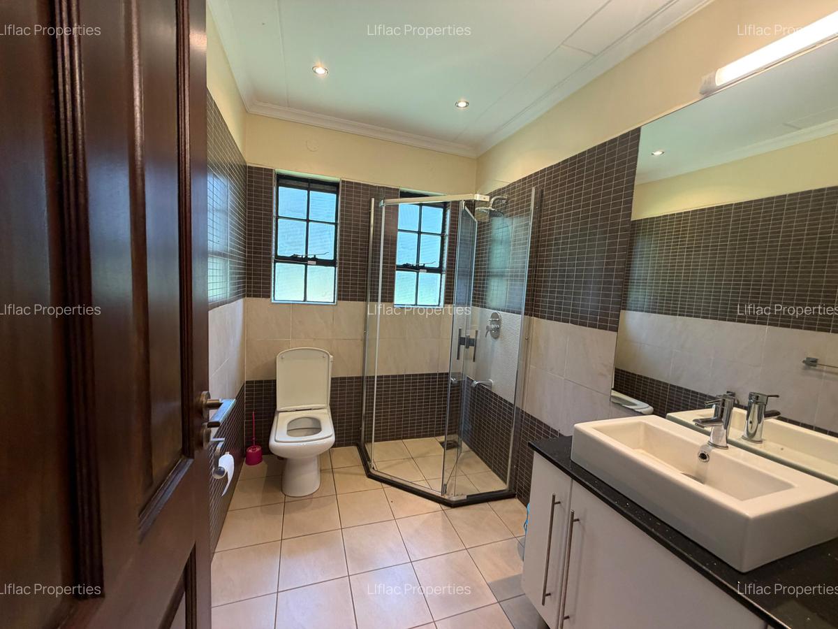 5 Bed Townhouse with En Suite in Runda - 14