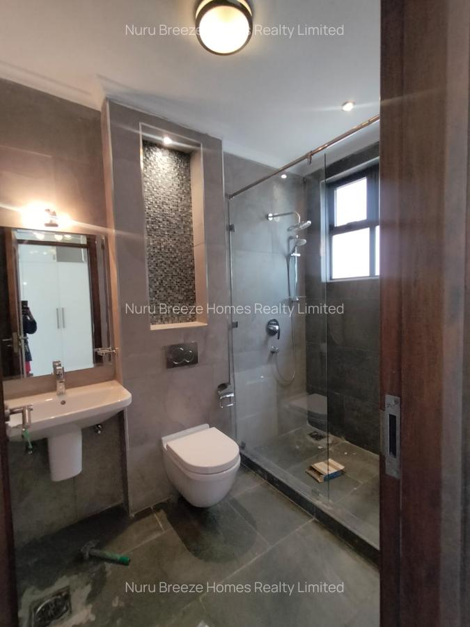 5 Bed Townhouse with En Suite in Lavington - 6