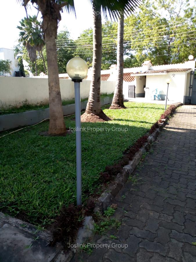7 Bed Townhouse with En Suite at Greenwood Drive - 12