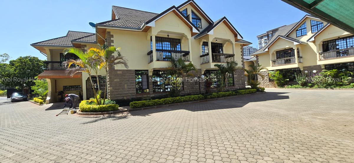 5 Bed Townhouse with En Suite at Lavington Green - 8