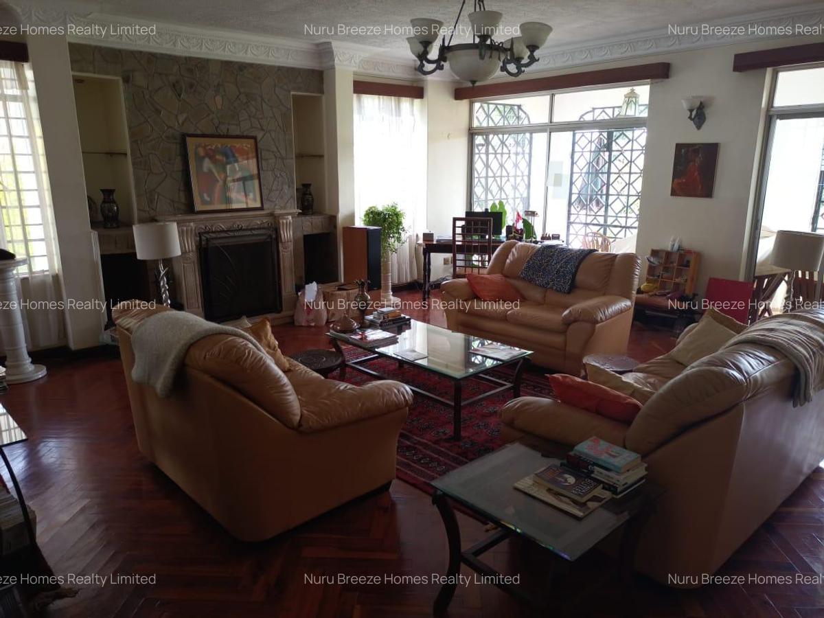 4 Bed House with En Suite in Runda - 2