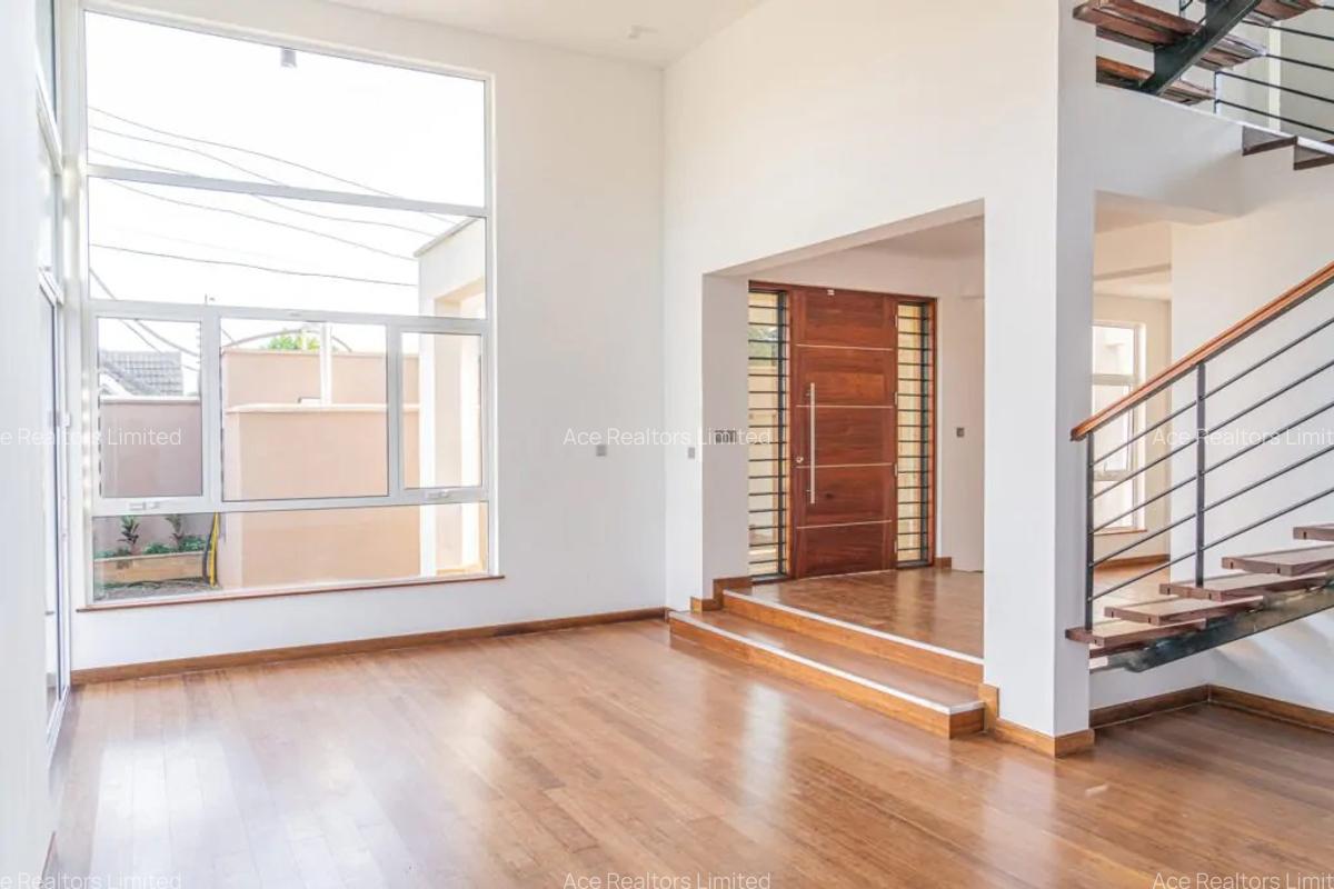 4 Bed Townhouse with En Suite at Lavington - 2