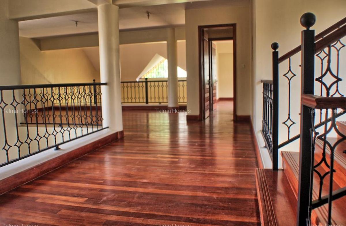 5 Bed Townhouse with En Suite at Off Convent Drive - 9