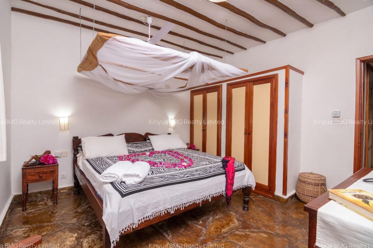 Serviced 1 Bed Apartment with En Suite in Malindi - 9