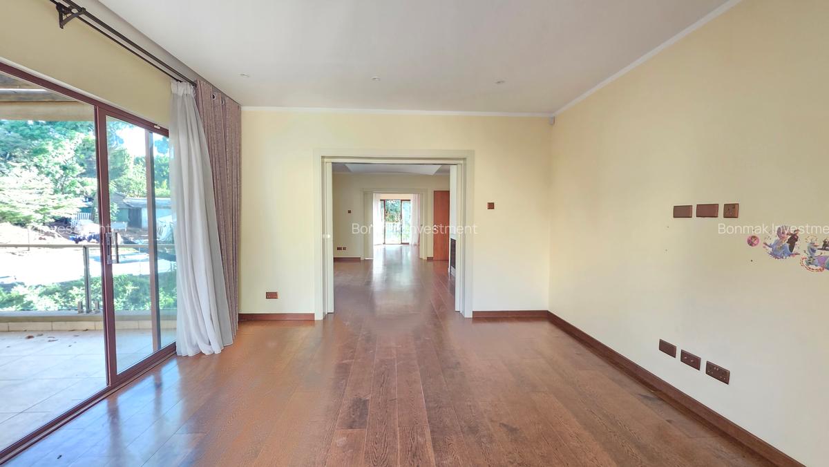 5 Bed Townhouse with En Suite at Lavington Green - 12